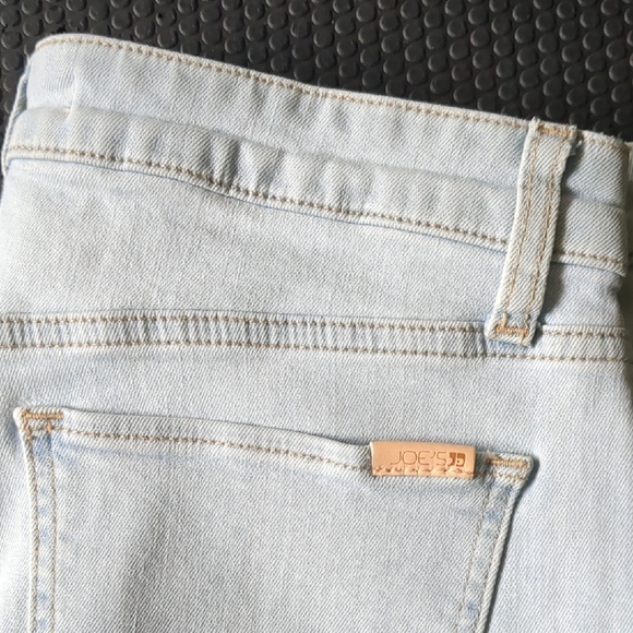 LAWLESS Light Blue Frayed Hem Ankle Jeans - Picture 2 of 6